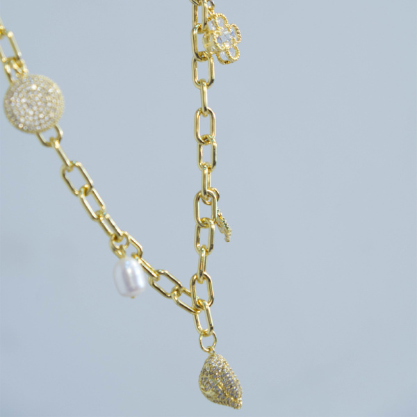 Колье Carolina Herrera