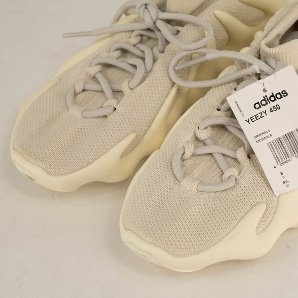3 Кроссовки Yeezy
