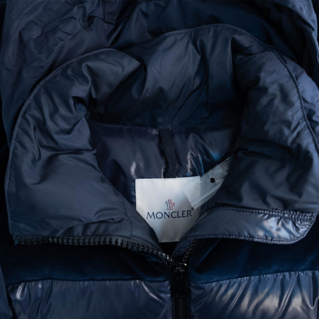 Пуховик Moncler